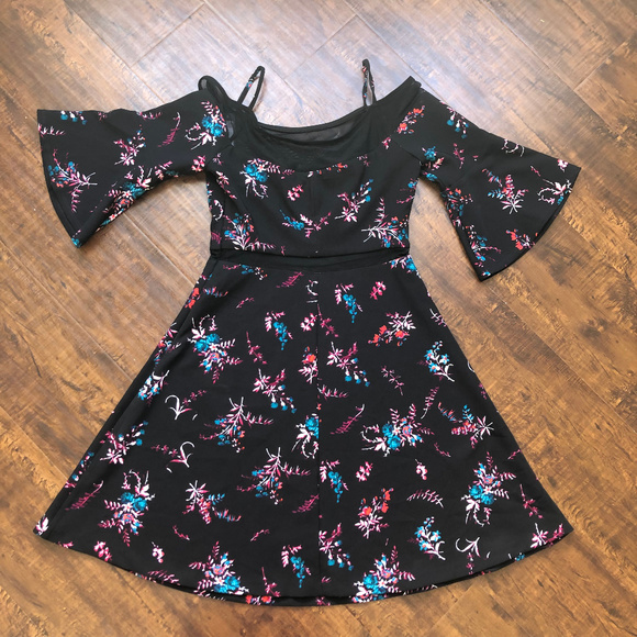 Guess Off-The-Shoulder Bell Sleeve Fit Flare Dress - Picture 3 of 6